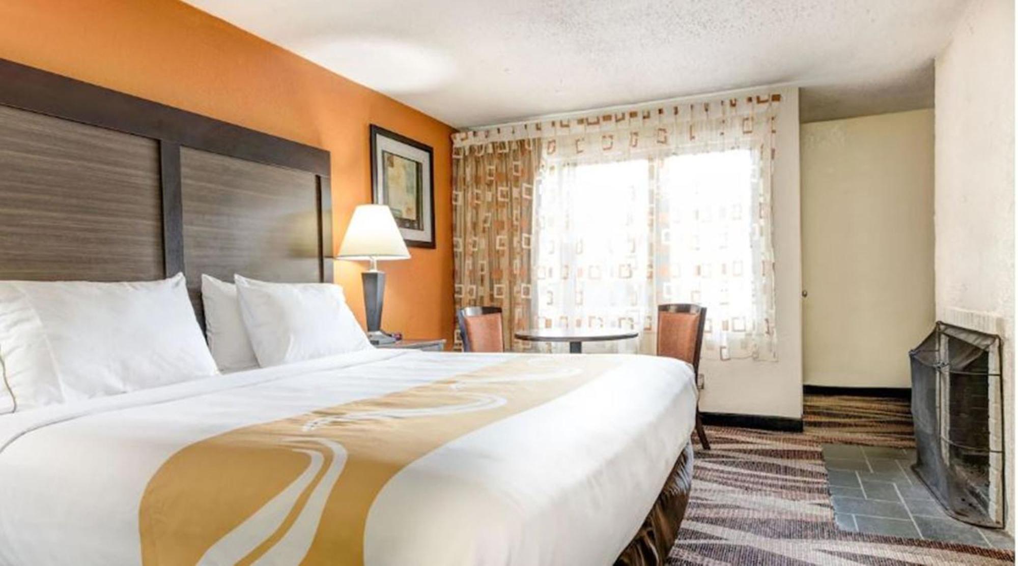 King Room with Whirlpool - Non-Smoking