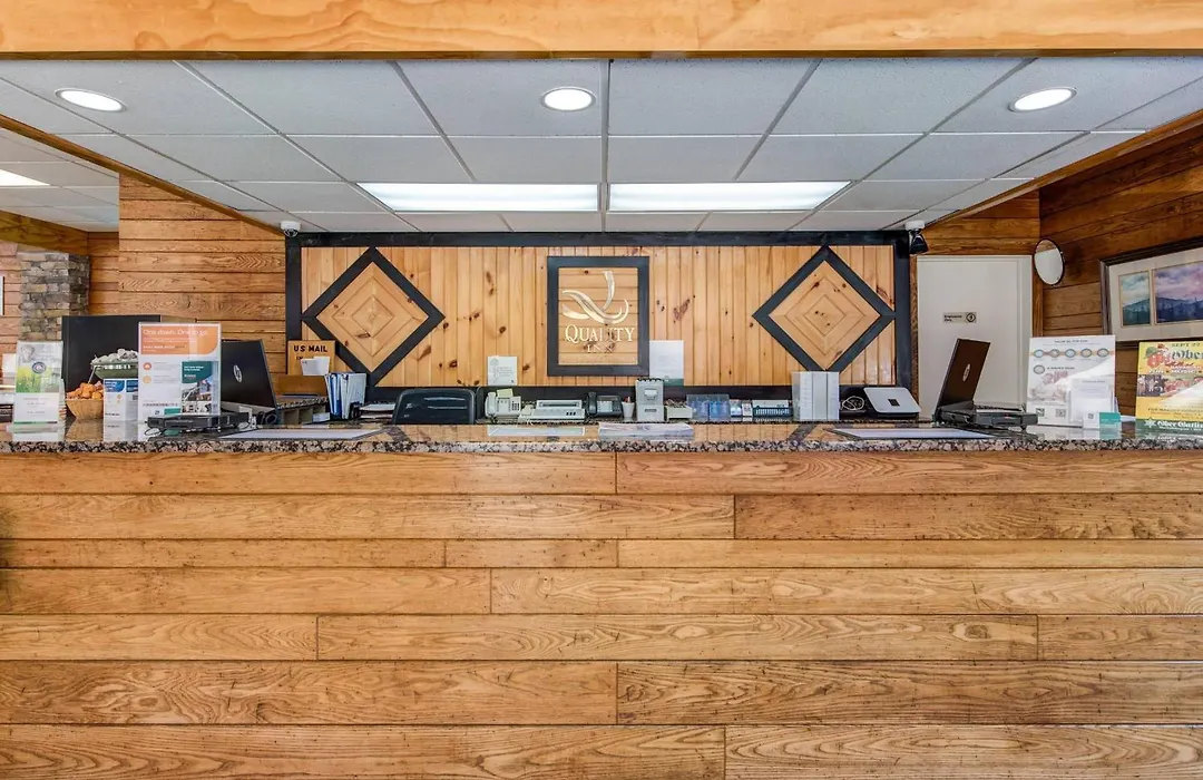 Quality Inn Creekside - Downtown Gatlinburg-1